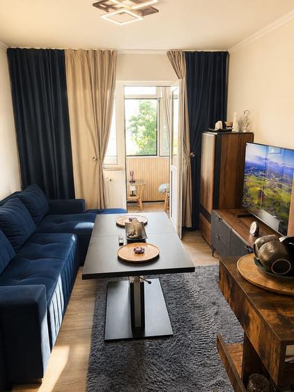 Apartament cu 3 camere semidecomandat în Tomis Nord