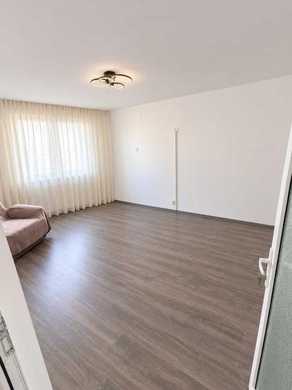 Apartament cu 3 camere semidecomandat în Trivale