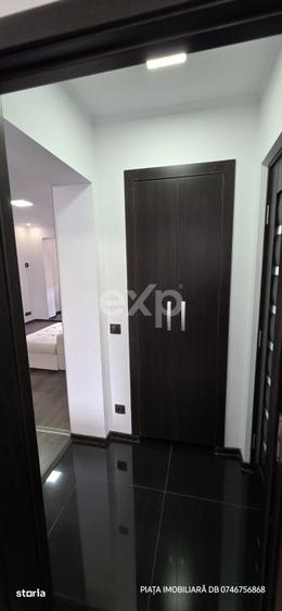 Apartament cu 3 camere semidecomandat, mobilat în Micro 9