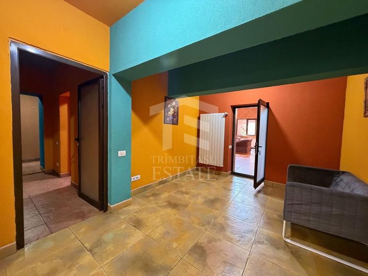 Casă individuală cu 12 camere cu Canalizare în Central