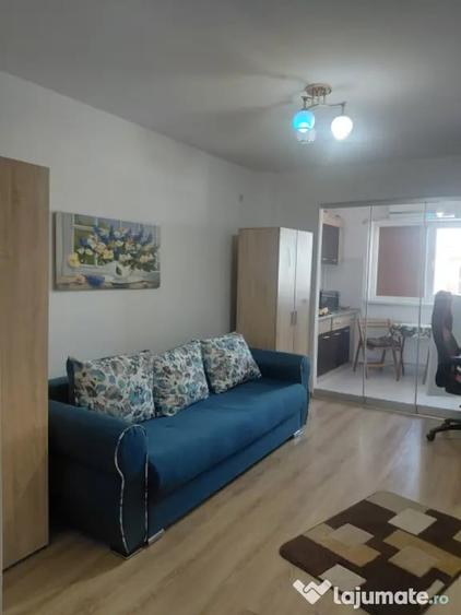 Garsonieră decomandată în Central