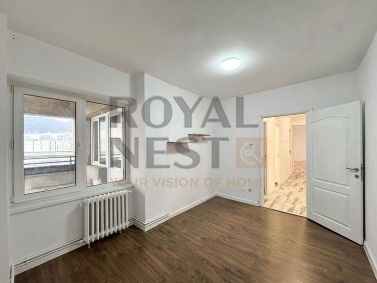 Apartament cu 4 camere decomandat în 15 Noiembrie