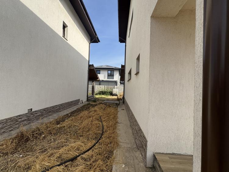 Casă individuală cu 5 camere cu Teren 323 Mp în Berceni