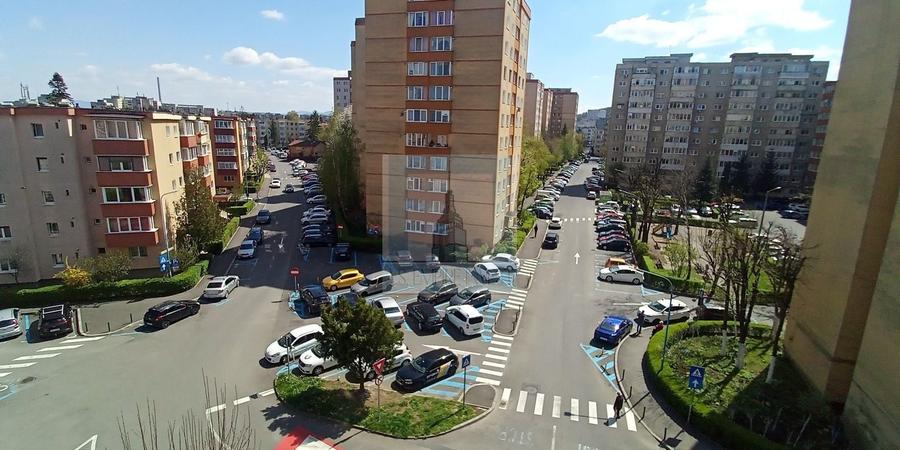 Apartament cu 3 camere semidecomandat în Griviței