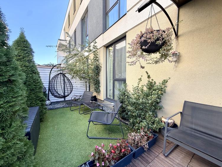 Apartament cu 3 camere semidecomandat, mobilat în Dumbrăvița