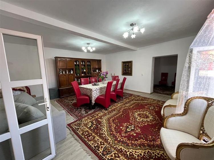Casă individuală cu 4 camere cu Teren 250 Mp în Sud-Est