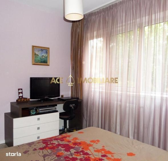 Apartament cu 3 camere în Apărătorii Patriei