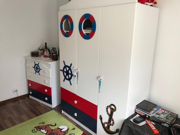 Apartament cu 3 camere decomandat, mobilat în Faleza Nord