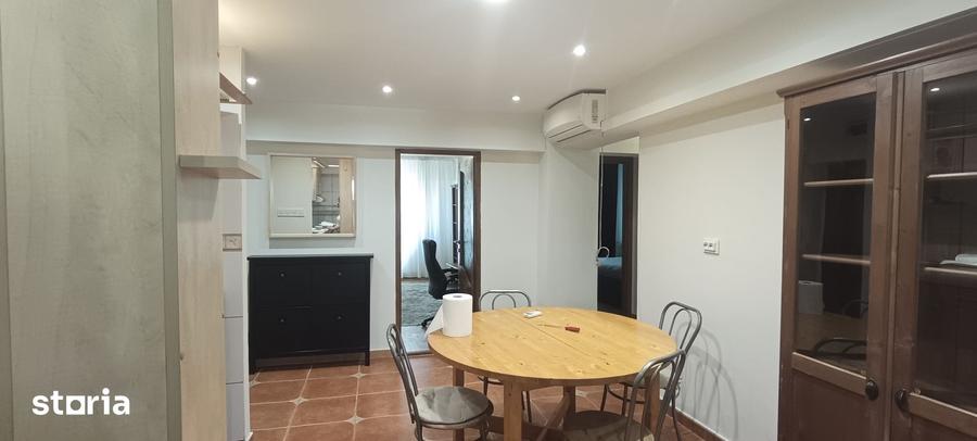 Apartament cu 3 camere decomandat în Calea București