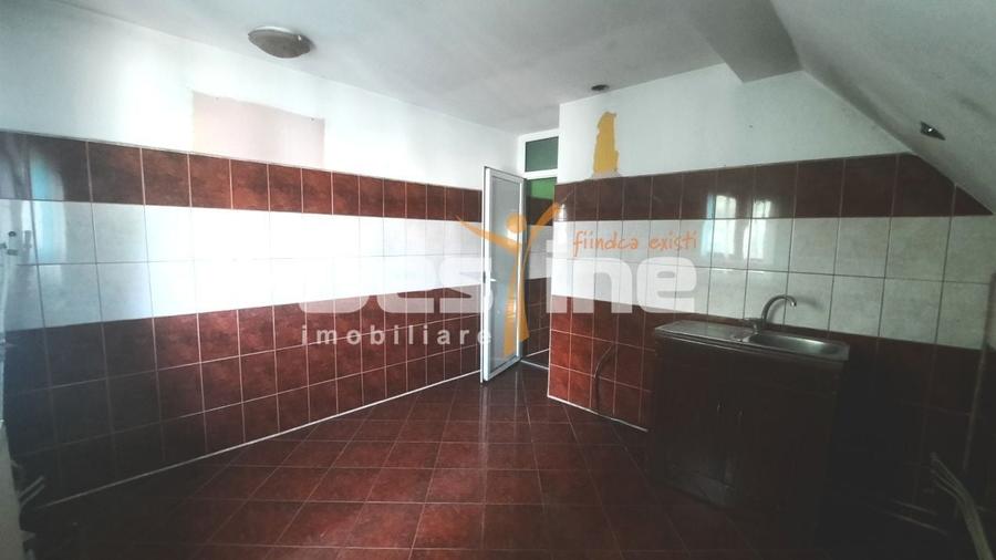 Casă individuală cu 5 camere cu Canalizare în Malu Roșu