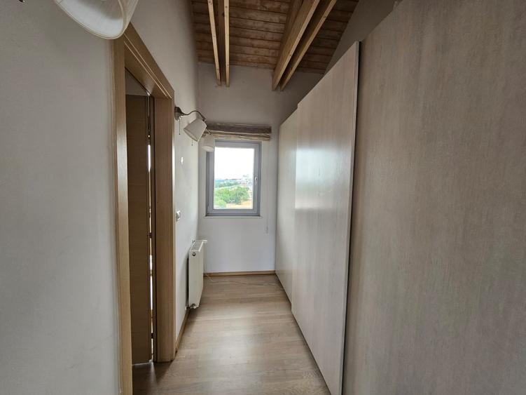 Penthouse cu 4 camere decomandat, mobilat în Complex Studențesc