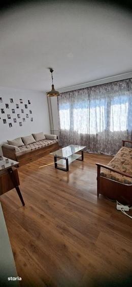 Apartament cu 3 camere în Podu Roș
