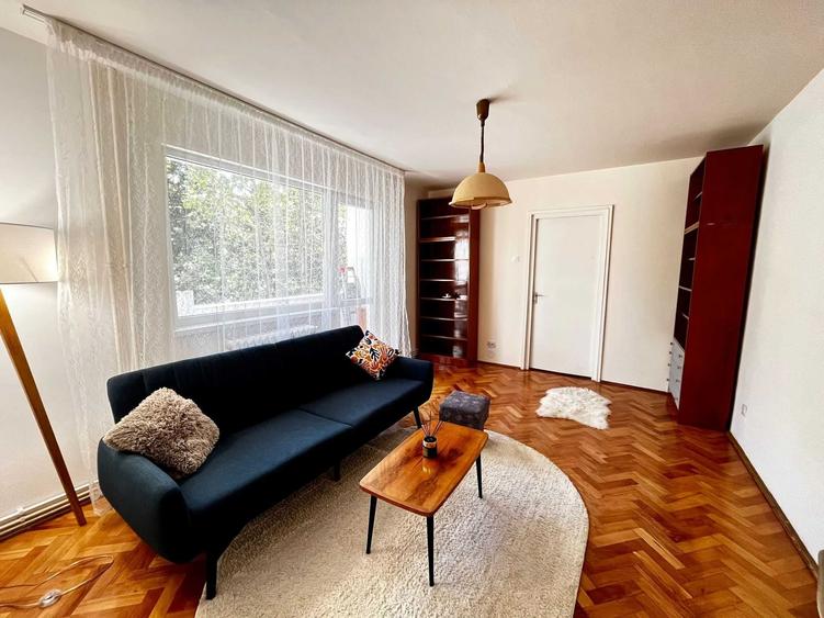 Apartament cu 3 camere semidecomandat în Dosu Bricii