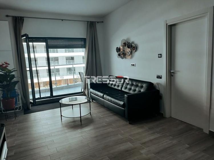 Apartament cu 2 camere semidecomandat, mobilat în Nord