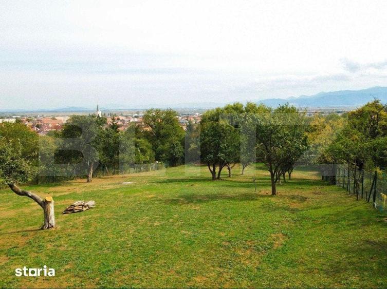 Teren de 924 mp, în Central