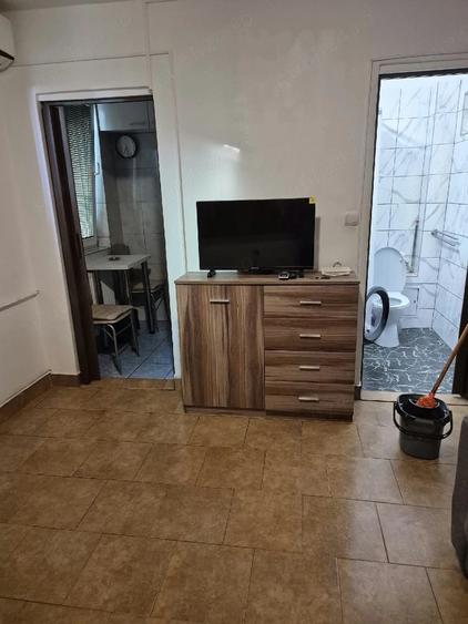 Garsonieră decomandată în Lipovei