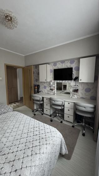 Apartament cu 3 camere semidecomandat în Central