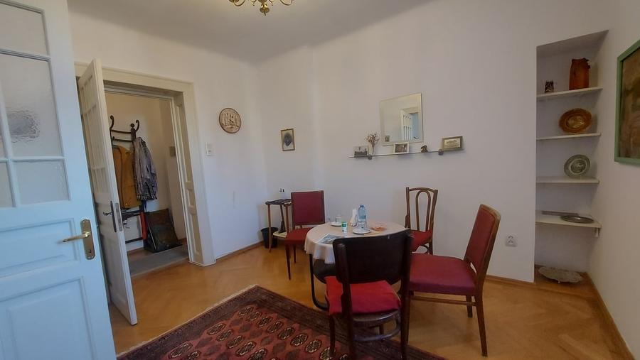 Apartament cu 5 camere decomandat în Națiunile Unite