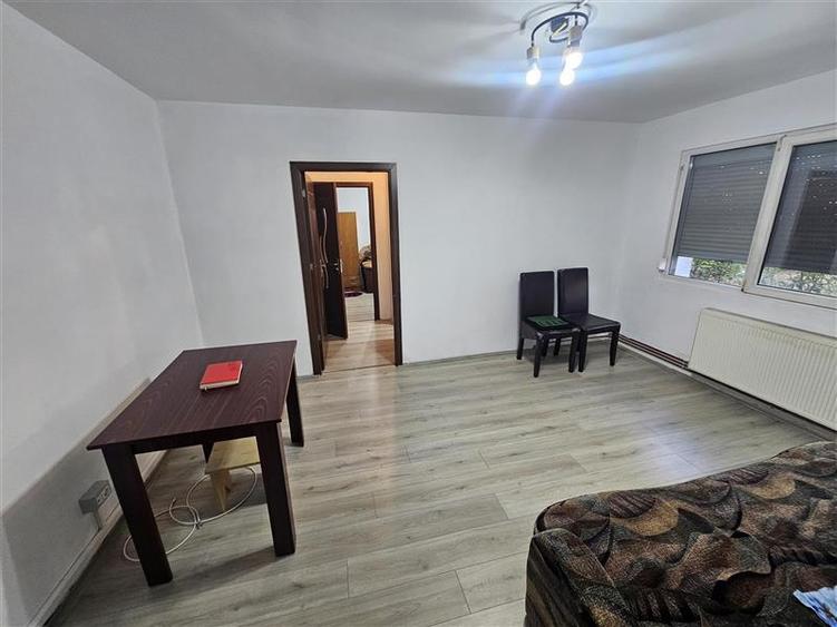 Apartament cu 2 camere semidecomandat, mobilat în Micro I