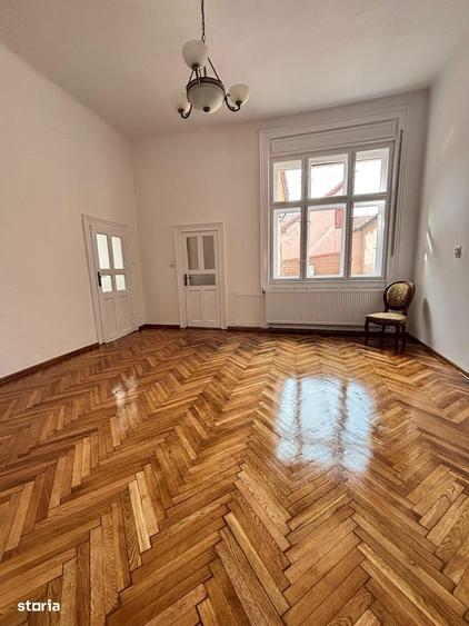 Casă cu 4 camere cu Teren 334 Mp în Central