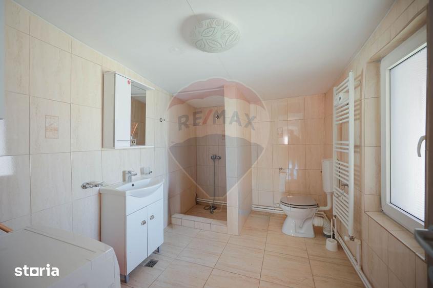 Casă cu 5 camere cu Teren 300 Mp în Sânmartin