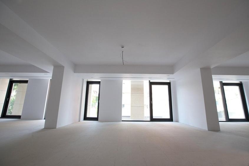 Birou, de 7,400 mp, în Eminescu