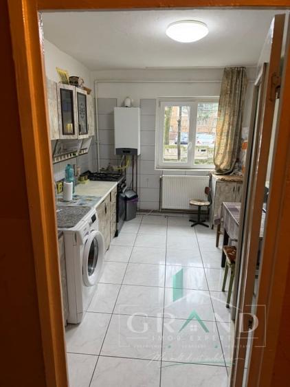Apartament cu 3 camere decomandat, mobilat în Mărăști