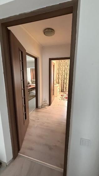 Apartament cu 5 camere decomandat, mobilat în Băneasa