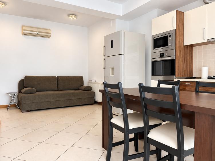 Apartament cu 3 camere decomandat în Torontalului