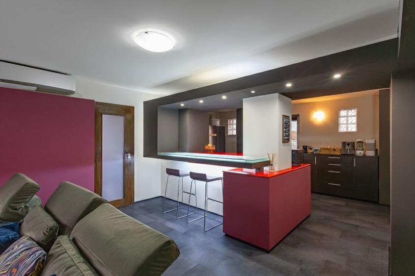 Apartament cu 4 camere decomandat, mobilat în Dorobanților