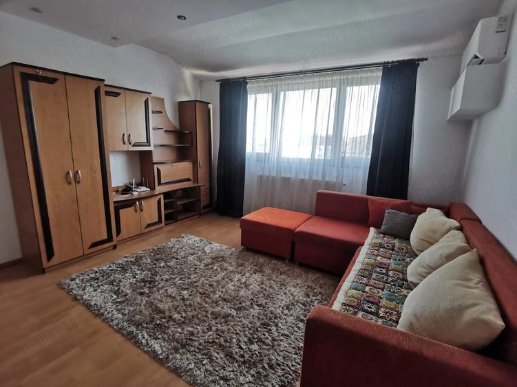 Apartament cu 3 camere semidecomandat, mobilat în Girocului