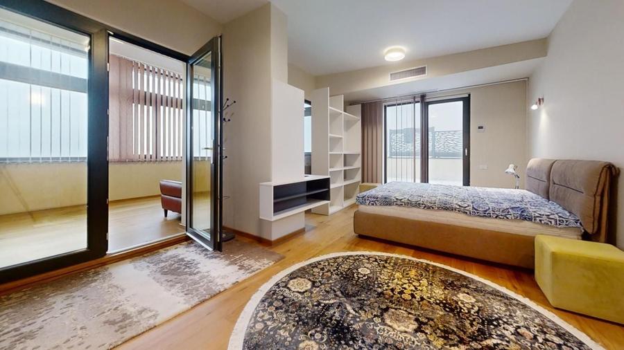 Penthouse cu 6 camere decomandat, mobilat în Central