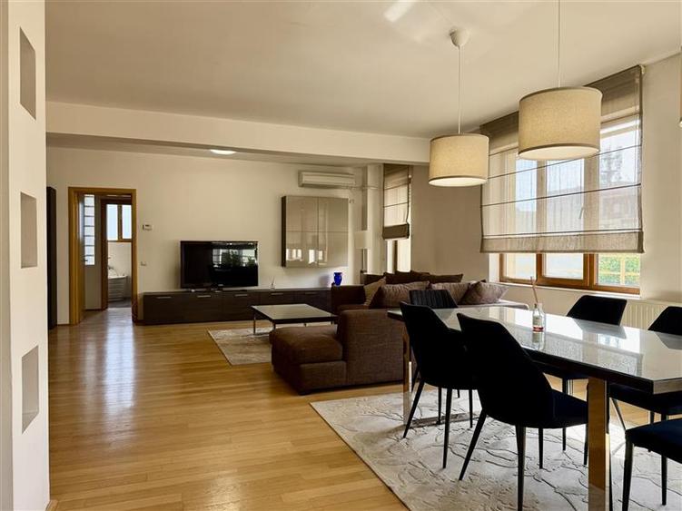 Apartament cu 4 camere semidecomandat în Herăstrău