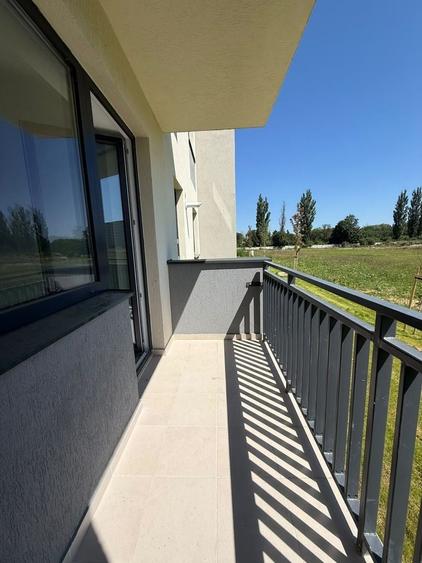Apartament cu 3 camere decomandat în Tractorul