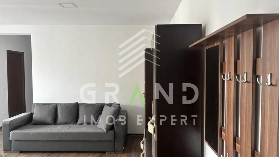 Apartament cu 3 camere semidecomandat, mobilat în Florești