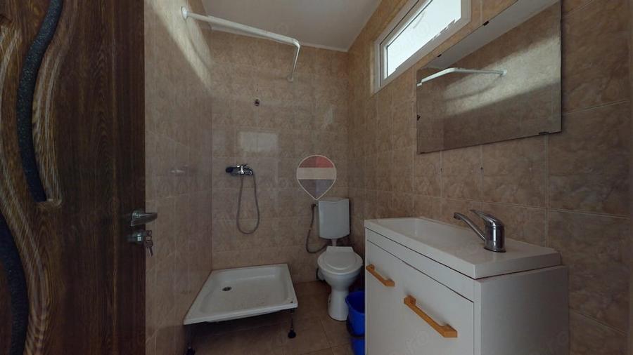 Apartament cu 3 camere semidecomandat în Florilor