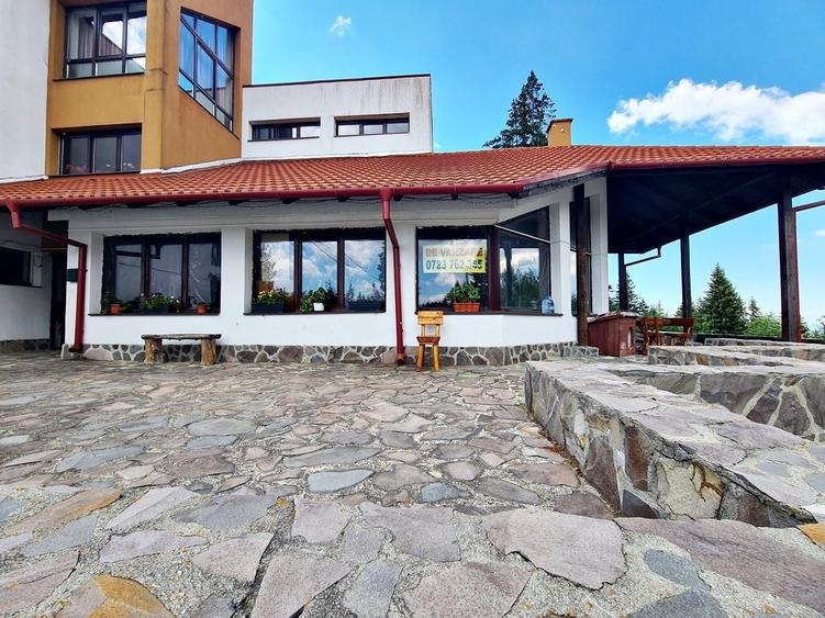 Casă individuală cu 8 camere cu Canalizare în Pârâul Rece