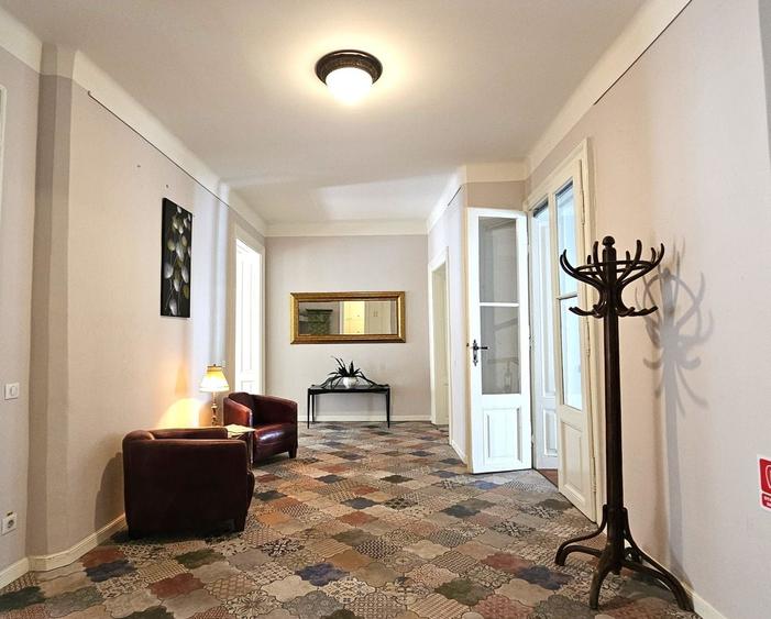 Apartament cu 4 camere în Central