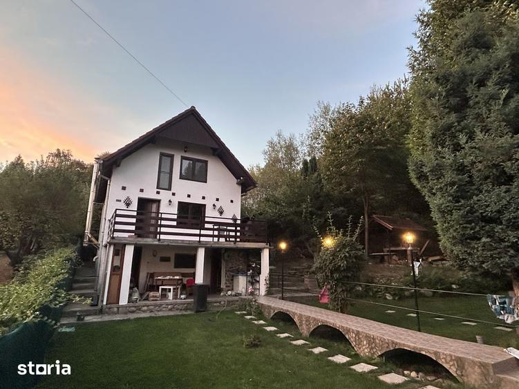 Casă cu 4 camere decomandat cu Teren 489 Mp în Sadu