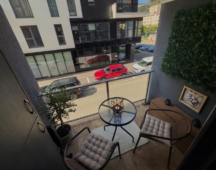 Apartament cu 2 camere decomandat, mobilat în Central
