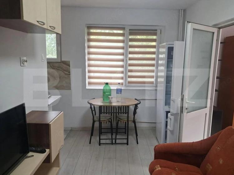 Apartament cu 2 camere semidecomandat în Filiași