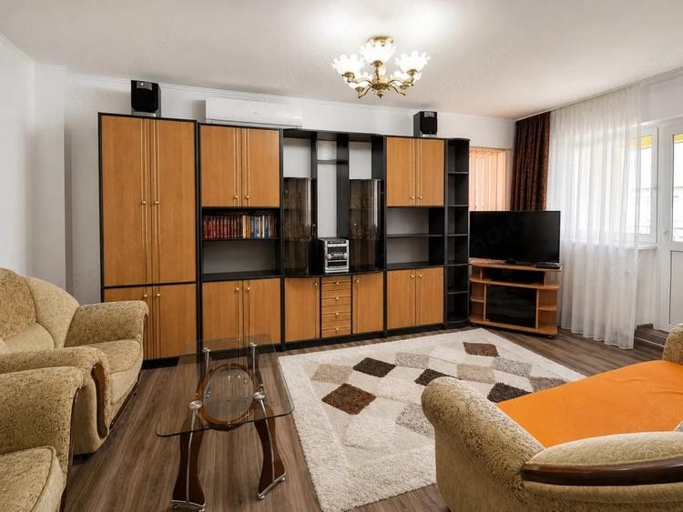 Apartament cu 3 camere decomandat în Rolast