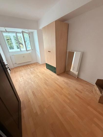 Apartament cu 4 camere decomandat în Drumul Taberei