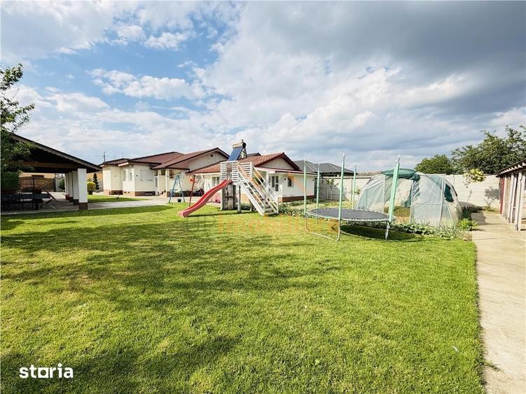 Casă cu 5 camere cu Teren 1000 Mp în Girișu de Criș