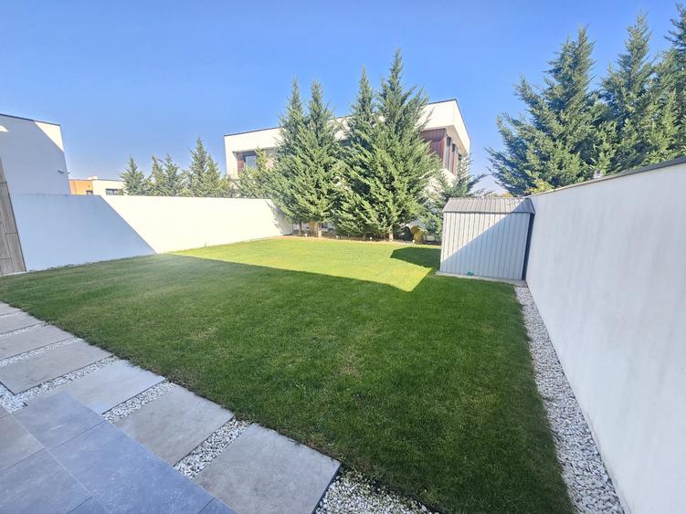 Apartament cu 4 camere decomandat în Dumbrăvița