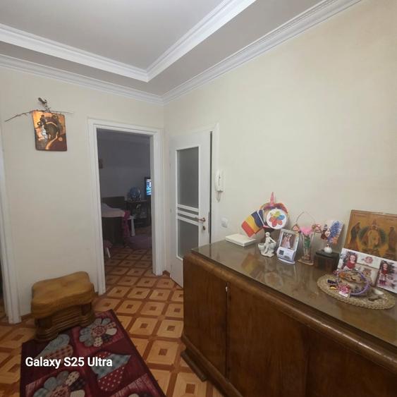 Apartament cu 3 camere decomandat în Polonă