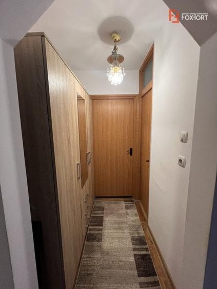 Apartament cu 4 camere decomandat, mobilat în Girocului