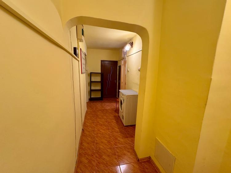 Garsonieră decomandată în Central