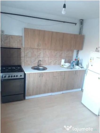 Apartament cu 3 camere semidecomandat în Brazda lui Novac