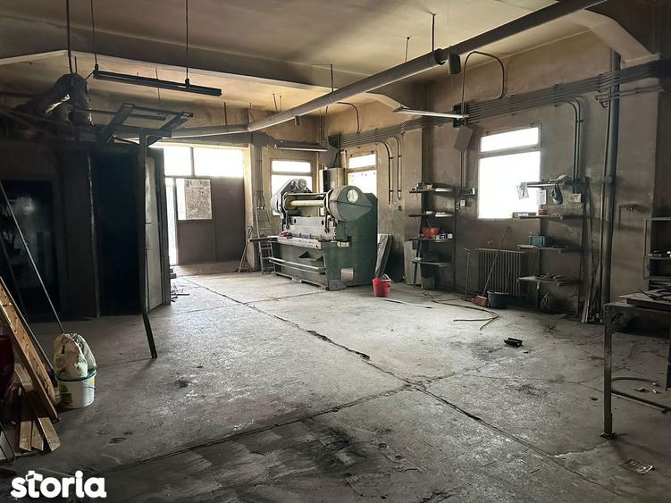 Casă cu 10 camere cu Canalizare în Crângași